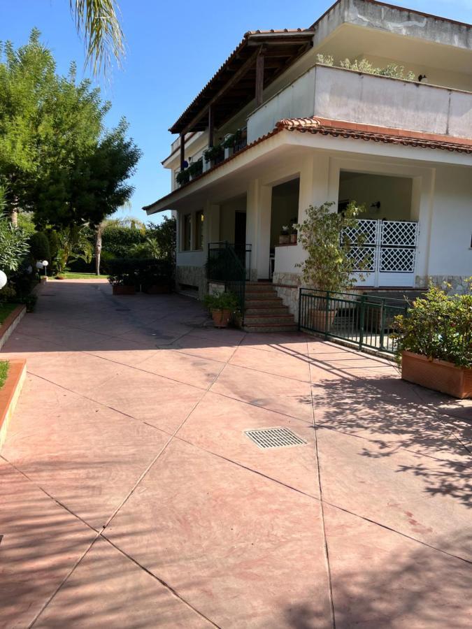 Villa Fugari Mondello Palermo Eksteriør billede